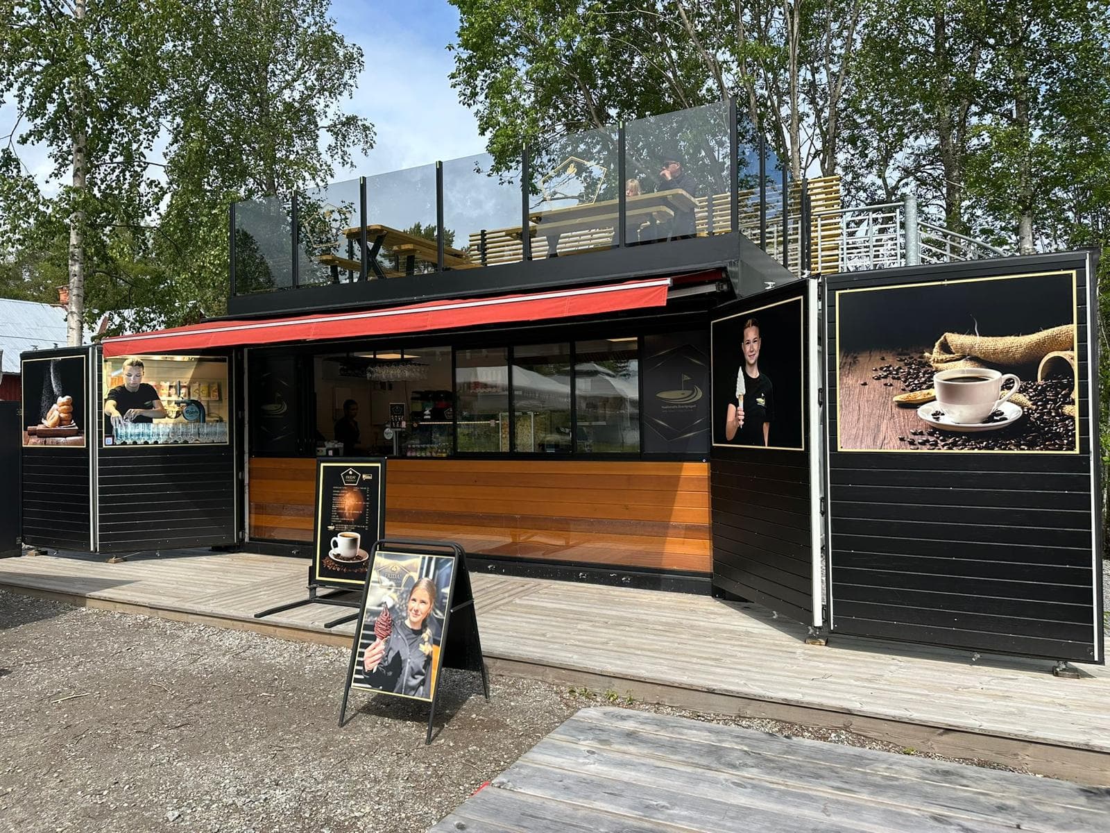 Fridas Munkar-kiosken med takterrassen ovanpå